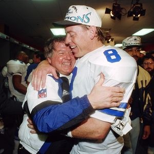 Lead like Jimmy, not like Barry...says @TroyAikman & @8amber8 1